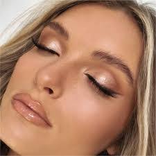 Sarah Curzon's Instagram, Twitter & Facebook