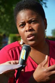 FGL Edito du 22/05/14 Elle est l'image et la voix d'Haïti à travers ses  oeuvres. La Gare de L'Art rend hommage à Sandra Dessalines.