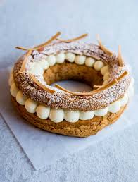 Eclair Mont Blanc Pate A Choux Creme De Marron Compote D Airelles Chantilly Vanille Rhubarbe Patisserie M Patisserie Rhubarbe Patisserie Cremeux Chocolat