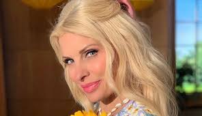 Η ελένη μενεγάκη προσπαθεί να κρατάει καθημερινή επικοινωνία με τους followers της στο instagram. Elenh Menegakh News Gr