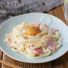 すぐ麺 レンジで簡単 混ぜたら完成カルボナーラうどん macaroni レシピ うどん カルボナーラ レシピ 料理 レシピ