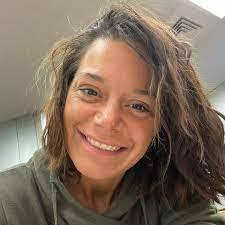 Laura Hetz's Instagram, Twitter & Facebook