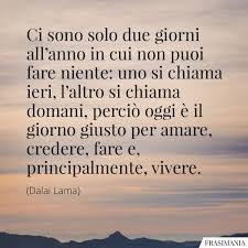 Frasi Ieri Oggi Domani Vivere Dalai Lama Dalai Lama Citazioni Buddiste Citazioni Dalai Lama