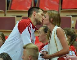 Открыть страницу «bartosz kurek» на facebook. Bartosz Kurek Ma Kolejne Powody Do Radosci Anna Grejman Przyjela Jego Oswiadczyny Polska Times