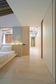 Walau gaya kamar tidur yang berbeda, rumah ini konsisten menggunakan warna monokrom untuk cat dinding dan perabot lainnya. Jasa Desain Interior Kamar Tidur Minimalis Modern Terbaru 2021 Arsitag