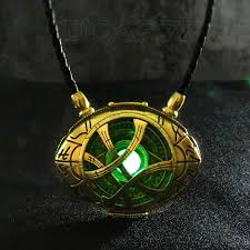 Hulk wont last very long against dr. Pin By Suri Miranda On Guardado Rapido In 2021 Eye Of Agamotto Doctor Strange Time Stone