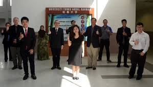 Senior finance manager reporting to: Jobstreet Com Best Graduate Award