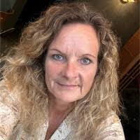 Pam Mueller's Instagram, Twitter & Facebook