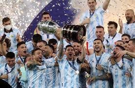 Artilheiro da copa américa com quatro gols, ao lado de luis díaz, da colômbia, messi foi eleito o melhor jogador da competição. Cw Rsu5aamztum