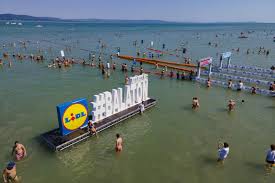 Az egyik szülő, páli arnold építette a speciális, kicsiknek jól használható ügyességi pályát, ahol billenőpalló és szlalompálya is várta az apróságokat. Balaton Atuszas Uj Egyeni Csuccsal Teljesitettek A Tavot A Batonyterenyeiek