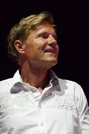 Die kandidaten müssen sich gegenseitig nominieren und shada weint!kanalmitglied werden und exklusive vorteile erhalten. Dieter Bohlen S Neue Frisur March 2021