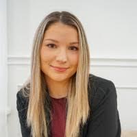 Lindsay Scribner's Instagram, Twitter & Facebook