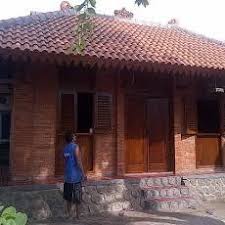 Rumah adat using merupakan rumah adat jawa timur lebih tepatnya di kabupaten banyuwangi yang terletak di paling timur pulau jawa berbatasan ampet merupakan teras untuk menerima tamu, hek atau baleh adalah pembatas antara ruang publik dengan ruang privasi serta jerumah yang merupakan. 137 Rumah Kampung Majapahit Senilai Rp 7 4 Miliar Dibangun Di Trowulan