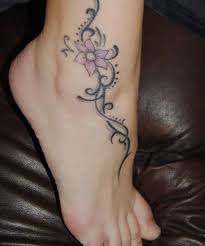This tattoo's placement (on the ankle) gives the impression of walking through wildflowers and is a great late spring/early summer time tattoo. Tattoo On My Ankle 38 Flower Ankle Tattoo On Tattoochief Com Ankle Tattoos Foot Tattoos Ankle Tattoo Designs