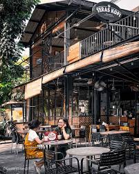 Pekanbarukuliner Nemu Coffee Shop Yang Cocok Dengan Selera Kami Namanya Teraskopisumatera Sambil Duduk Dibawah Pohon Ditepi Ja Warung Kopi Kedai Kopi Desain