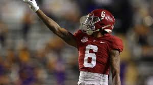 Devonta smith is unquestionably the best wide receiver this college football season and one of the best players the game has ever seen. Bugemi6rp6 A5m