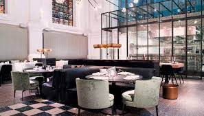 The couple had been together for 2 years before the events of the series. Belgien Restaurant The Jane En