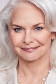 Leslie Lightfoot's Instagram, Twitter & Facebook