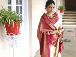 Actress, mother, health enthusiast, travel junkie, and god's favourite child. Then And Now Maine Pyar Kiya Actress Bhagyashree Looks Glowing As Ever