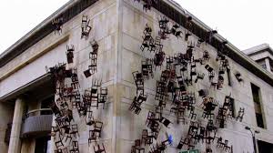 Installation At Palace Of Justice 2c Bogota Cc 81 2c Colombia By Doris Salcedo Jpg 1280 720 Doris Salcedo Activist Art New Palace