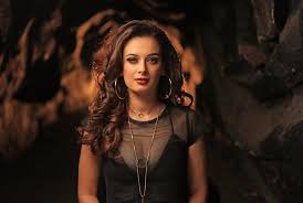She was born to ralph sharma and madhavi. Pin On Evelyn Sharma