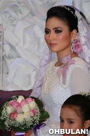 And those who follow the local entertainment scene will also know him as. Isteri Muda Shefalitayal