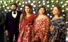 Raj thackeray always remains in controversies for his activities. Celebs Attend Wedding Reception Of Raj Thackeray S Son Amit News Nation English