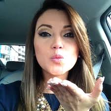 Les mando un beso enorme y una lluvia de bendiciones. Como estuvo su fin de  semana. Disfrutaron el tiempo con su familia? . Que cada día sea de  festejos y alegrías, porque