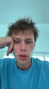 Clothing Brand Trends: Y2K Streetwear for Entrepreneurs