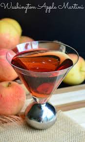 Add the vodka, apple liqueur and lemon juice. Washington Apple Martini Will Cook For Smiles