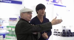 Joachim löw hat den deutschen fußball umgekrempelt. Versteckte Kamera Im Nivea Haus So Witzig Kann Jogi Low Sein