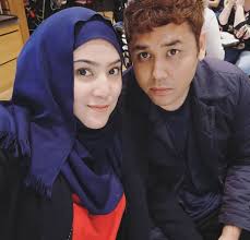 Download yippi and follow my yippi id: Tak Sanggup Lagi Berjauhan Selepas Bergelar Isteri Shila Ke London Mengikut Suami Mingguan Wanita