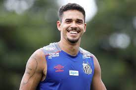 Profile of santos fc's lucas verissimo, a brazilian defender with videos, career transfer history & 2020 stats. Grande Clube Italiano Entra Na Briga Pela Contratacao De Lucas Verissimo Do Santos