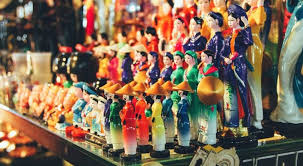 The area of the market is large, so it takes you from 1 hour to explore full of the stores. Important Tips Before You Visit Ben Thanh Market Ho Chi Minh City