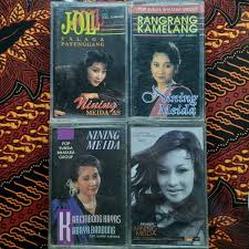 Akses yang mudah membuat para penggemar lagu dari sang artis begitu rileks dan santai mendengarkan lagu terbaiknya. Jual Kaset Pita Pop Sunda Nining Meida Di Lapak Wirahma Parahyangan Bukalapak