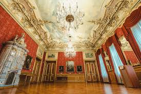 Innen — innen, ein nebenwort des ortes, welches für inwendig noch zuweilen gebraucht wird. Historisches Museum Hanau Schloss Philippsruhe