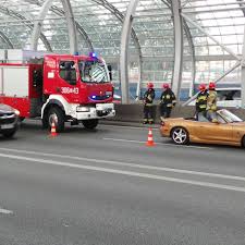 2 mężczyzn i 4 kobiety. Warszawa Dwie Kolizje Na S8 Wypadek Na Rondzie Nad Trasa Tvn Warszawa