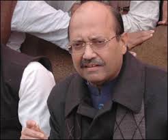 Samajwadi Party leader Amar Singh on Sunday took a dig at BJP leader L K Advani on his challenge to the Prime Minister for a live T V debate by saying that ... - M_Id_68889_amar_singh
