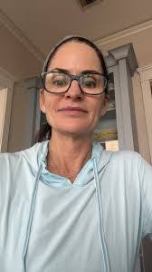 Lesley Montgomery's Instagram, Twitter & Facebook