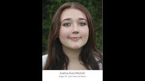 Holly Moss's Instagram, Twitter & Facebook