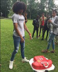 De belgische topclub maakt zaterdagavond melding van een principeakkoord over de komst van de. Tahith Chong Wiki Bio