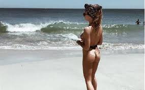 Si sono conosciuti sul set di vacanze ai caraibi a poco dall'addio dell'attore a myriam catania, con cui è. Bomba Sexy Cristina Marino