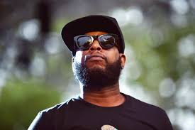 Intelligent and thoughtful rap artist, a critical and commercial favorite for his lyrics, poetry, and skills on the mic. Talib Kweli Pens Incisive Essay On Free Speech White Supremacy Rolling Stone