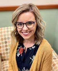 Emily Lencioni's Instagram, Twitter & Facebook