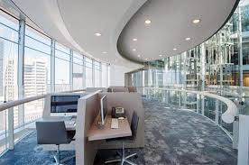 Interior merupakan tatanan perabot atau perangkat kantor yang menunjang pelaksanaan kerja ruang kantor, contohnya penerangan, ventilasi, hiasan kantor dan plafon. Desain Interior Kantor Millennial Desain Interior Kantor