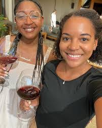 Lindsay Perry's Instagram, Twitter & Facebook