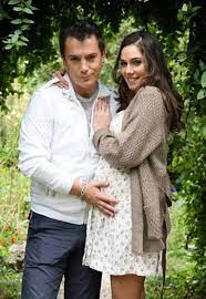 O demonstrație cu ecou prin care donarea de sânge devine un subiect firesc, poate chiar cool. Razvan Fodor Si Irina In Curand Parinti Galerie Foto Viva Ro