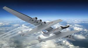 Stratolaunch, cel mai mare avion din lume, a fost scos pentru prima dată din hangar și va efectua mai multe teste până în 2019, când compania va încerca prima lansare de sateliți direct în stratosferă. Cel Mai Mare Avion Din Lume Se PregÄƒteste De Lansare Europa Fm