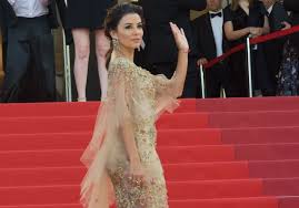 Blog de cannes 2021 #cannes festivals. Cannes 2017 Eva Longoria Star De La Montee Des Marches Du 22 Mai Elle