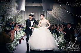 The couple planned the wedding in accordance. Yu Xiao Guang And Chu Ja Hyun Celebrate Marriage And Son S First Birthday In Unforgettable Wedding Ceremony Soompi